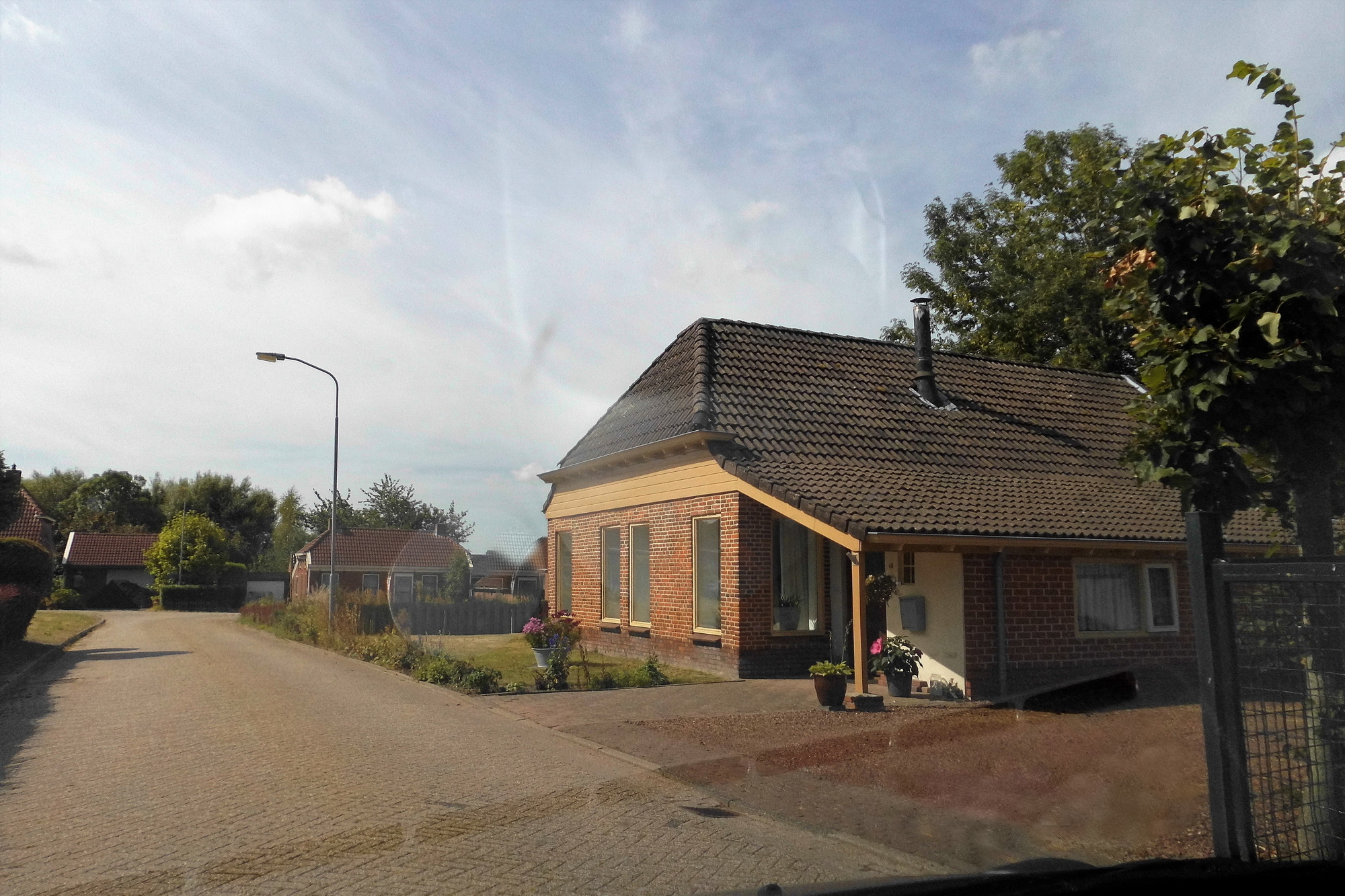 De gerenoveerde woning in Borgsweer gezien vanaf de andere zijde.